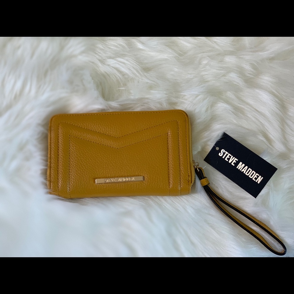 Brand new Steve Madden wallet wristlet! 😍